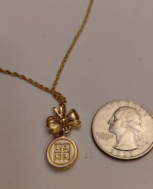 VINTAGE GIVENCHY Gold-Tone Bow Pendant Necklace